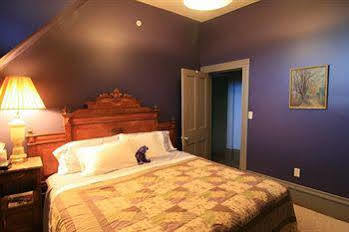 Stone Gables Hotel 2*