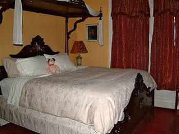 Hotel Stone Gables Cleveland